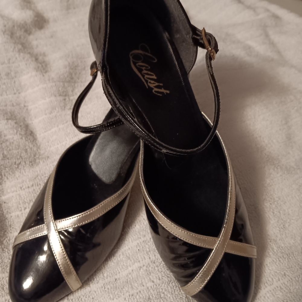 COAST BALLROOM SHOES IN NEAR PERFECT CONDITION. LADIES SIZE 8 M